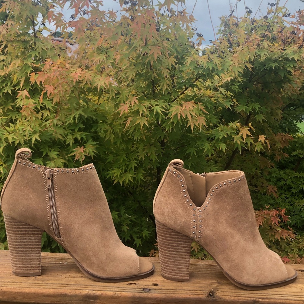Donating🎉HP Lucky suede leather peep toe booties!   Sz 9 💰⬇️ - Picture 4 of 12